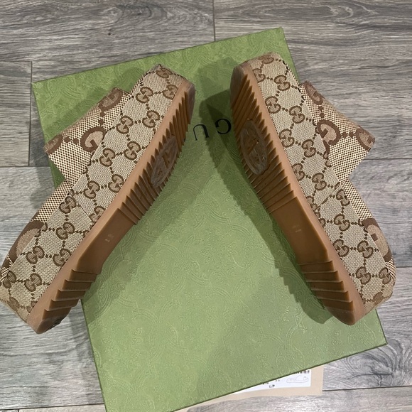 Gucci Women’s Macro GG Canvas Camel Ebony - Picture 2 of 6